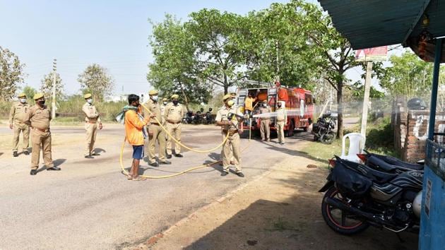 Police and fire services personnel sanitize and disinfect the Khwaja Moinuddin Chishti Urdu, Arabi-Farsi University where cases of suspected Covid-19 emerged on day eighteen of the 21-day lockdown to check the spread of coronavirus in Lucknow. (Dheeraj Dhawan/HT File Photo) Police and fire services personnel sanitize and disinfect the Khwaja Moinuddin Chishti Urdu, Arabi-Farsi University where cases of suspected Covid-19 emerged on day eighteen of the 21-day lockdown to check the spread of coronavirus in Lucknow. (Dheeraj Dhawan/HT File Photo)