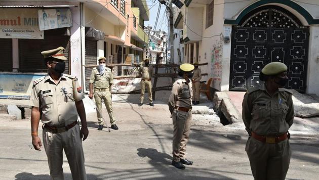 Police personnel in an area where cases of suspected Covid-19 emerged, on day eighteen of the 21-day lockdown to check the spread of coronavirus in Triveni Nagar, Lucknow. (Dheeraj Dhawan /HT Photo) Police personnel in an area where cases of suspected Covid-19 emerged, on day eighteen of the 21-day lockdown to check the spread of coronavirus in Triveni Nagar, Lucknow. (Dheeraj Dhawan /HT Photo)