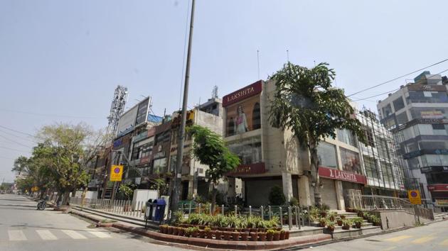 The Uttar Pradesh government Wednesday had announced that it will completely seal Covid-19 hot spots across 15 districts in the state in an attempt to stop the spread of the coronavirus infection. (Sunil Ghosh / HT Photo used for representational purpose only) The Uttar Pradesh government Wednesday had announced that it will completely seal Covid-19 hot spots across 15 districts in the state in an attempt to stop the spread of the coronavirus infection. (Sunil Ghosh / HT Photo used for representational purpose only)