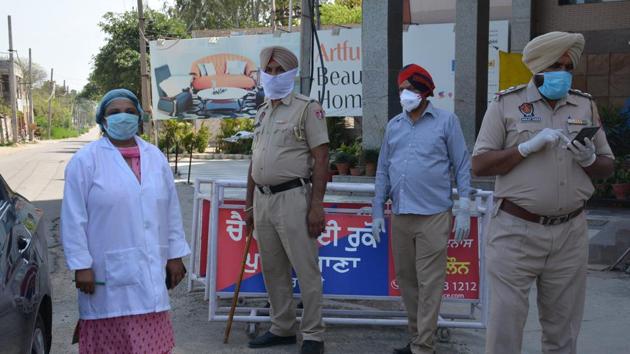 Derabassi SMO Sangeeta Jain Modi on day sixteen of the 21 day nationwide lockdown to curb the spread of coronavirus, in Panchkula, Punjab.(Sant Arora/ Hindustan Times/Representative Image)