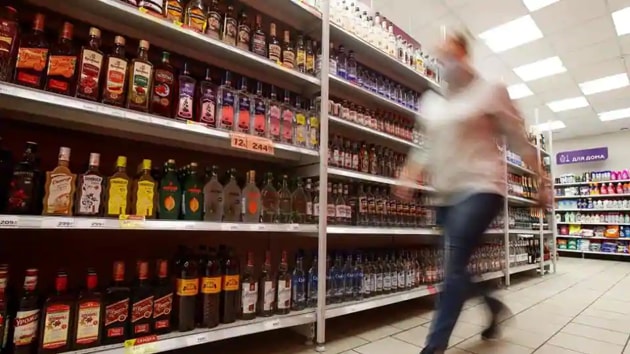 The order stated that liquor shops will remain open from 10am to 5pm on permitted days provided the licensees ensure the maintenance of one-metre distance between customers, cough etiquette and other guidelines. (Reuters) The order stated that liquor shops will remain open from 10am to 5pm on permitted days provided the licensees ensure the maintenance of one-metre distance between customers, cough etiquette and other guidelines. (Reuters)