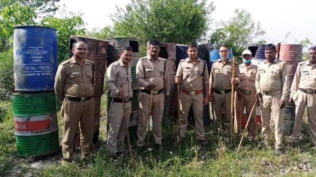 Police personnel destroyed seized illegal brewed liquor in Dinarpur village in Haridwar. (HT Photo) Police personnel destroyed seized illegal brewed liquor in Dinarpur village in Haridwar. (HT Photo)