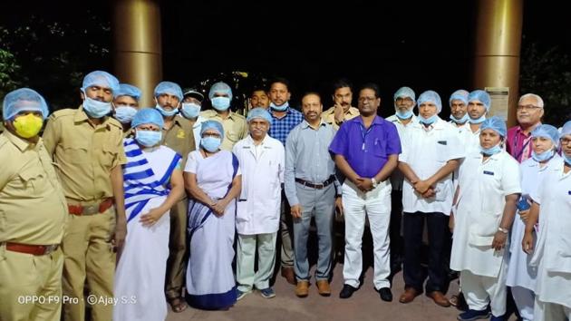 Ramchandra Hankare (centre) with officials and workers of the Pune Municipal Corporation health department. (HT/PHOTO) Ramchandra Hankare (centre) with officials and workers of the Pune Municipal Corporation health department. (HT/PHOTO)