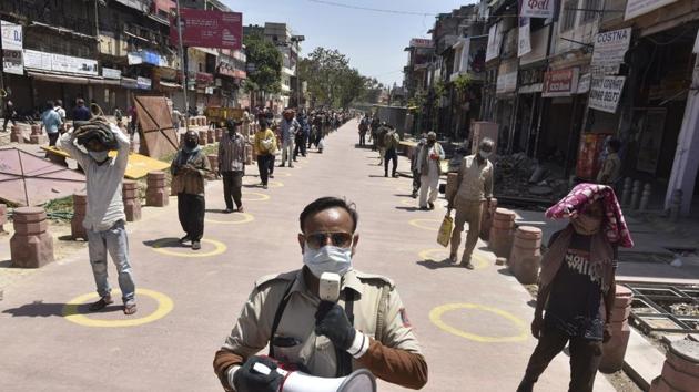 People maintain social distance at a food distribution by Gurdwara Sis Ganj Sahib on day nineteen of the 21 day nationwide lockdown to check the spread of coronavirus, at Chandini Chowk , in New Delhi.(Sanjeev Verma/HT PHOTO)