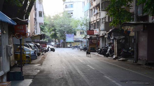 A deserted area at Sadashiv peth on Sunday. Vasant Vyakhanmala lecture series was supposed to be held from April 21 to May 20 at Tilak Smarak Mandir in the city. (HT PHOTO) A deserted area at Sadashiv peth on Sunday. Vasant Vyakhanmala lecture series was supposed to be held from April 21 to May 20 at Tilak Smarak Mandir in the city. (HT PHOTO)