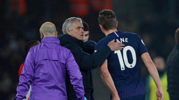 Tottenham Hotspur manager Jose Mourinho with Harry Kane as he goes off injured.(REUTERS)