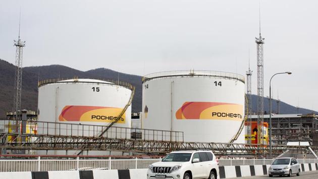 Oil storage tanks stand at the RN-Tuapsinsky refinery, operated by Rosneft Oil Co., in Tuapse. (Bloomberg) Oil storage tanks stand at the RN-Tuapsinsky refinery, operated by Rosneft Oil Co., in Tuapse. (Bloomberg)