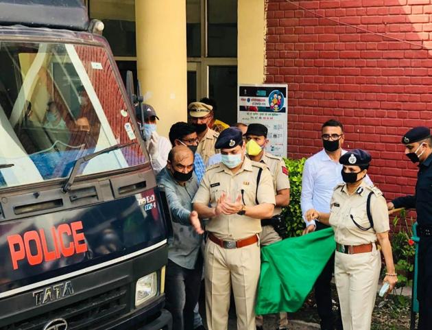Inspector-general of police (IGP) Bharti Arora and Karnal superintendent of police Surender Singh Bhoria flagging off the specially designed police vehicle. (HT PHOTO) Inspector-general of police (IGP) Bharti Arora and Karnal superintendent of police Surender Singh Bhoria flagging off the specially designed police vehicle. (HT PHOTO)
