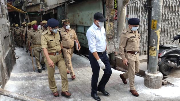 Civil Defence volunteer arrested with fake Delhi Police I-Card | India News  | Zee News
