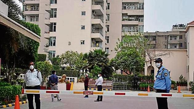 The residential complexes in the new sectors are dependent on private tankers and borewells for water supply.(HT File / Representational Photo) The residential complexes in the new sectors are dependent on private tankers and borewells for water supply.(HT File / Representational Photo)