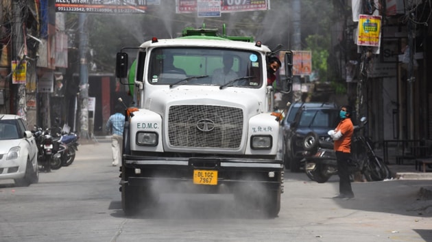 A municipality truck spraying disinfects in east Delhi’s Pandav Nagar on Tuesday. (Raj K Raj/HT PHOTO) A municipality truck spraying disinfects in east Delhi’s Pandav Nagar on Tuesday. (Raj K Raj/HT PHOTO)