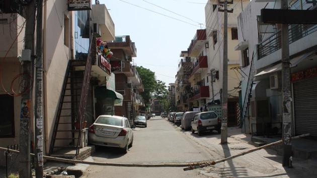 Entry blocked to a lane by residents in Phase 9, Mohali, in view of Covid-19 outbreak. (Gurminder Singh/HT) Entry blocked to a lane by residents in Phase 9, Mohali, in view of Covid-19 outbreak. (Gurminder Singh/HT)