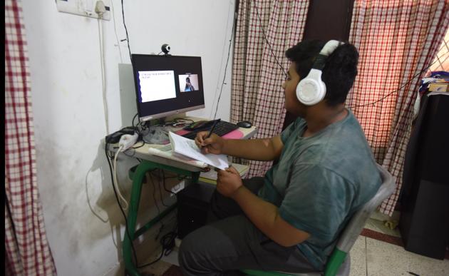 While Zoom app allows teachers to address multiple students together, WhatsApp limits it to four persons in a video conference call. So teachers are recording their lessons and sending them via the messaging app. (HT Photo) While Zoom app allows teachers to address multiple students together, WhatsApp limits it to four persons in a video conference call. So teachers are recording their lessons and sending them via the messaging app. (HT Photo)