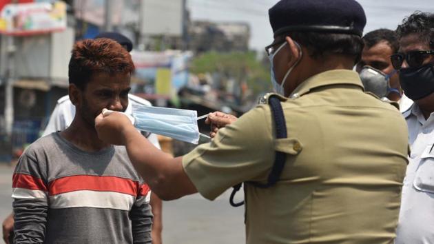 Kolkata Police personnel distribute face masks on day twenty of the 21-day nationwide lockdown to curb the spread of coronavirus, at Rajabazar, in Kolkata. (Samir Jana/HT Photo) Kolkata Police personnel distribute face masks on day twenty of the 21-day nationwide lockdown to curb the spread of coronavirus, at Rajabazar, in Kolkata. (Samir Jana/HT Photo)