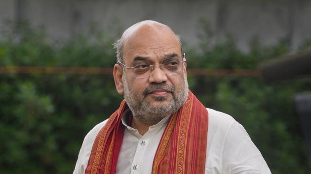 Home Minister Amit Shah told Chief Minister Uddhav Thackeray that gathering of people such as the one seen in Mumbai’s Bandra weaken India’s fight against coronavirus disease(PTI) Home Minister Amit Shah told Chief Minister Uddhav Thackeray that gathering of people such as the one seen in Mumbai’s Bandra weaken India’s fight against coronavirus disease(PTI)