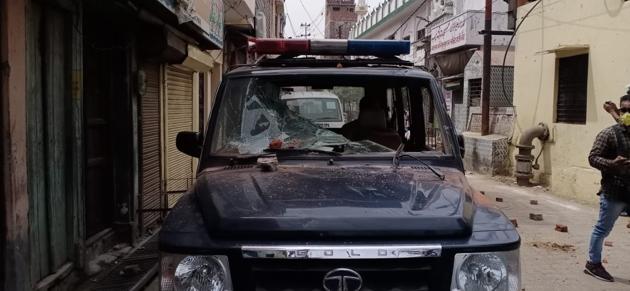 Damaged vehicles in Moradabad. (HT Photo) Damaged vehicles in Moradabad. (HT Photo)