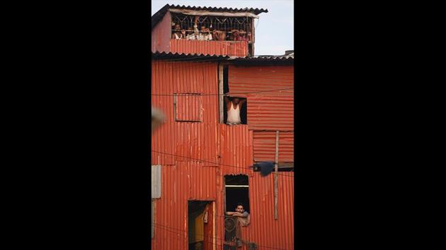 People look out of their windows as hundreds of migrant workers were dispersed by Mumbai police near the Jama Masjid in Bandra. (Vijayanand Gupta / HT Photo)