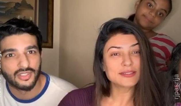 Rohman Shawl accompanied Sushmita Sen during her live chat with fans.