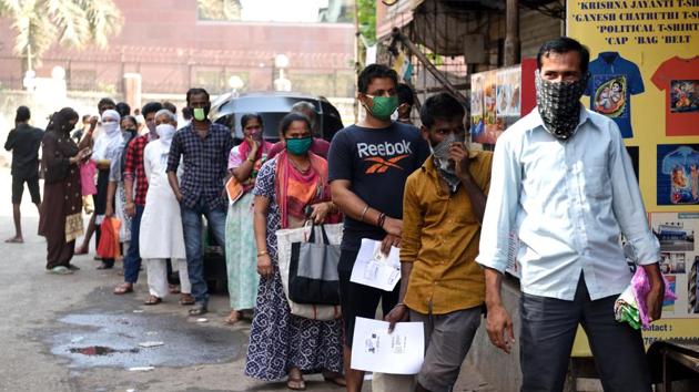 Residents of Mumbai’ Dharavi line up at rationing office for the food items, during the nationwide lockdown, on Tuesday.(Satish Bate/HT Photo)