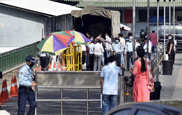 A view of the Emergency ward at AIIMS, on day fourteen of the 21-day nationwide lockdown to curb the spread of Coronavirus, in New Delhi, India, on Tuesday, April 7, 2020. (Sanjeev Verma/HT PHOTO) A view of the Emergency ward at AIIMS, on day fourteen of the 21-day nationwide lockdown to curb the spread of Coronavirus, in New Delhi, India, on Tuesday, April 7, 2020. (Sanjeev Verma/HT PHOTO)