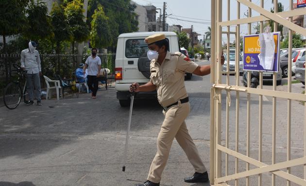 Police officials deployed at Sector 15 in Panchkula. The area declared containment zone after a woman tested positive on Tuesday. (Sant Arora/Hindustan Times) Police officials deployed at Sector 15 in Panchkula. The area declared containment zone after a woman tested positive on Tuesday. (Sant Arora/Hindustan Times)