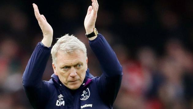 West Ham United manager David Moyes applauds the fans. (REUTERS)