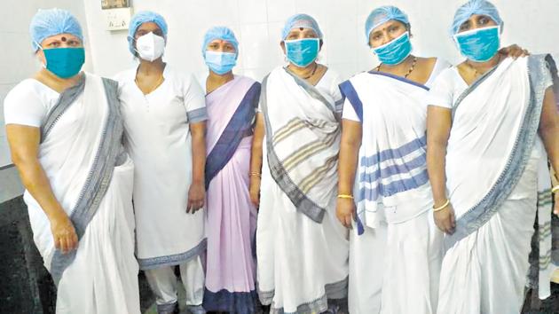 (From left) Sujata More, Mallika Chikka, Deena Dharmoj, Roopa Dharmoj, Madhu Chavan and Farzana Shaikh of Naidu hospital. (HT PHOTO) (From left) Sujata More, Mallika Chikka, Deena Dharmoj, Roopa Dharmoj, Madhu Chavan and Farzana Shaikh of Naidu hospital. (HT PHOTO)
