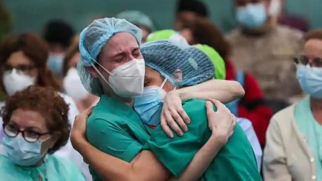 United States is now the biggest hot spot, adding 2,228 fatalities in 24 hours to take its total death toll to over 26,000. Of these, at least 10,000 are in New York.(Reuters file photo) United States is now the biggest hot spot, adding 2,228 fatalities in 24 hours to take its total death toll to over 26,000. Of these, at least 10,000 are in New York.(Reuters file photo)
