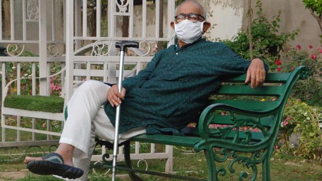 “The total deaths in the country have not even crossed 500 as of now, whereas during the plague epidemic of the 1920s, in a single village more than 500 people died,” recalls, 104-year-old Surender Kumar Bhalla, who was born in 1916 in Lahore. (ANIL DAYAL/HT PHOTO) “The total deaths in the country have not even crossed 500 as of now, whereas during the plague epidemic of the 1920s, in a single village more than 500 people died,” recalls, 104-year-old Surender Kumar Bhalla, who was born in 1916 in Lahore. (ANIL DAYAL/HT PHOTO)