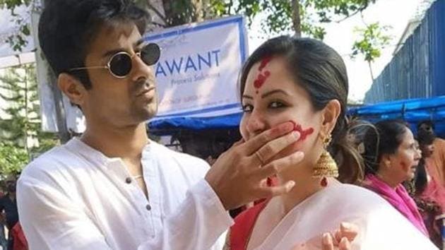 Puja Banerjee has shared an old picture with husband Kunal Verma to announce her wedding. Puja Banerjee has shared an old picture with husband Kunal Verma to announce her wedding.