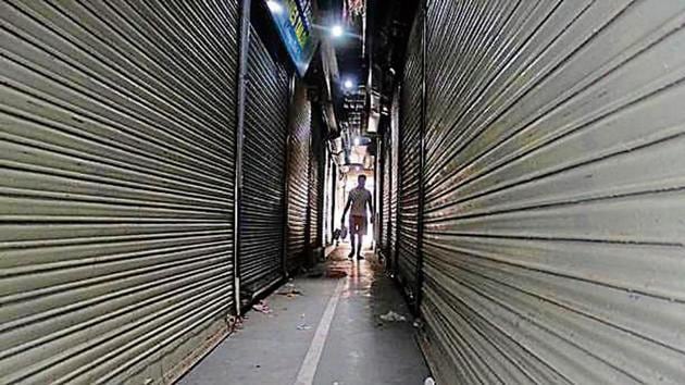 The districts, as per the revised guideline by the Union ministry of home affairs, can give exemption to industries and manufacturing units in Special Economic Zones and Export Oriented Units. (HT File Photo) The districts, as per the revised guideline by the Union ministry of home affairs, can give exemption to industries and manufacturing units in Special Economic Zones and Export Oriented Units. (HT File Photo)