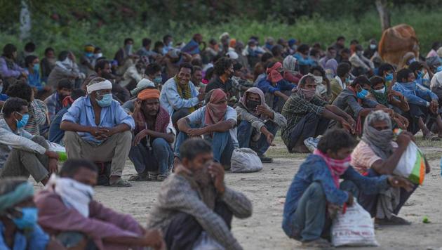 Migrant workers and homeless gathered on the banks of Yamuna River before shifting them to the shelter homes, during lockdown to check the spread of coronavirus, near Kashmiri Gate, in New Delhi, India, on Wednesday, April 15, 2020.(Sanchit Khanna/HT PHOTO) Migrant workers and homeless gathered on the banks of Yamuna River before shifting them to the shelter homes, during lockdown to check the spread of coronavirus, near Kashmiri Gate, in New Delhi, India, on Wednesday, April 15, 2020.(Sanchit Khanna/HT PHOTO)