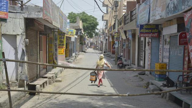 Grocery and vegetable vendors of the entire district were classified into 306 groups and collective passes issued to them for their work-related movement. (HT photo . Representative image) Grocery and vegetable vendors of the entire district were classified into 306 groups and collective passes issued to them for their work-related movement. (HT photo . Representative image)