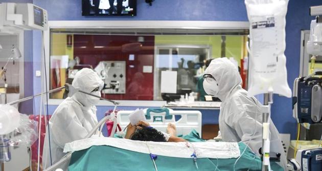 A patient writes a note to medical staffers, in the ICU of the Bassini Hospital, in Cinisello Balsamo, near Milan, Italy, Tuesday, April 14, 2020. (AP) A patient writes a note to medical staffers, in the ICU of the Bassini Hospital, in Cinisello Balsamo, near Milan, Italy, Tuesday, April 14, 2020. (AP)