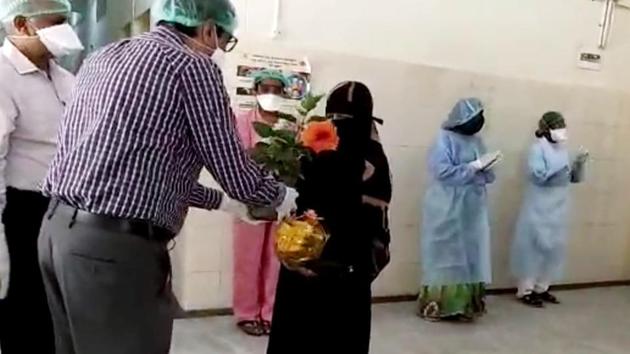 A doctor presents a flower sapling to a patient who have recovered from the COVID-19 disease at a hospital in Chikkaballapur on the day nineteen of the 21 day nationwide lockdown to check the spread of coronavirus, in Karnataka. (ANI) A doctor presents a flower sapling to a patient who have recovered from the COVID-19 disease at a hospital in Chikkaballapur on the day nineteen of the 21 day nationwide lockdown to check the spread of coronavirus, in Karnataka. (ANI)