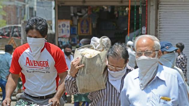 As of April 15, Bhavani Peth area had 96 positive cases, Dhole Patil Road (48) and Kasba (KV) had 45 cases. (Ravindra Joshi/HT PHOTO) As of April 15, Bhavani Peth area had 96 positive cases, Dhole Patil Road (48) and Kasba (KV) had 45 cases. (Ravindra Joshi/HT PHOTO)