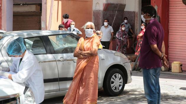 In Jaipur, there are around 8,00,000 people in the walled city area alone. In Jaipur, one issue was quantum and density of population and the second issue was sociological that medical staff had to face. (Image used for representation).(HT PHOTO.) In Jaipur, there are around 8,00,000 people in the walled city area alone. In Jaipur, one issue was quantum and density of population and the second issue was sociological that medical staff had to face. (Image used for representation).(HT PHOTO.)
