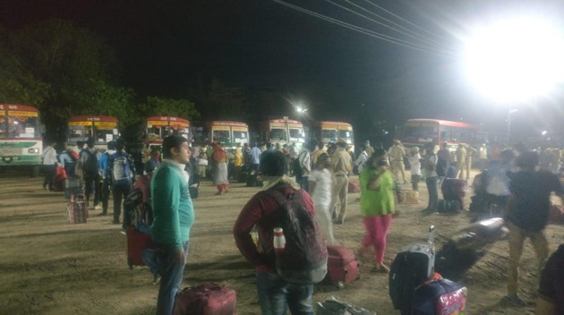 Students from Uttar Pradesh wait for their turn to board buses in Kota to take them home. (HT PHOTO) Students from Uttar Pradesh wait for their turn to board buses in Kota to take them home. (HT PHOTO)
