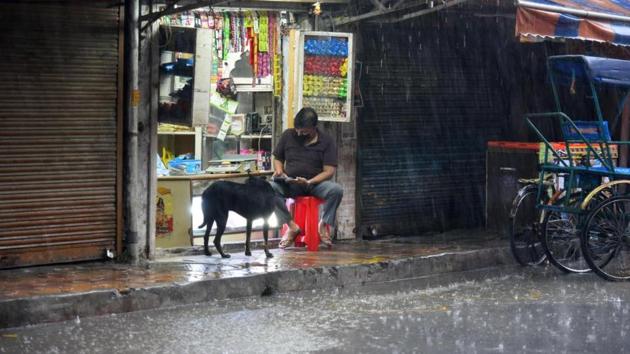 Rains lashed several parts of Delhi on Saturday bringing relief on a hot Saturday evening. (HT Photo/Raj K Raj) Rains lashed several parts of Delhi on Saturday bringing relief on a hot Saturday evening. (HT Photo/Raj K Raj)