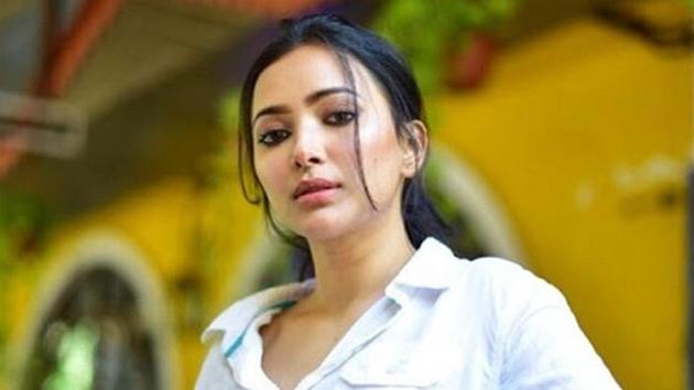 Actor Shweta Basu Prasad admits though it has been difficult to deal with the lockdown situation, she is trying to stay busy. Actor Shweta Basu Prasad admits though it has been difficult to deal with the lockdown situation, she is trying to stay busy.