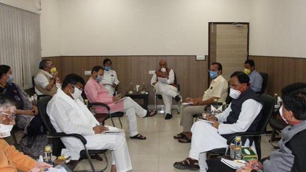 Rajnath Singh seen chairing Covid-19 meet at his residence.(Photo @rajnathsingh) Rajnath Singh seen chairing Covid-19 meet at his residence.(Photo @rajnathsingh)
