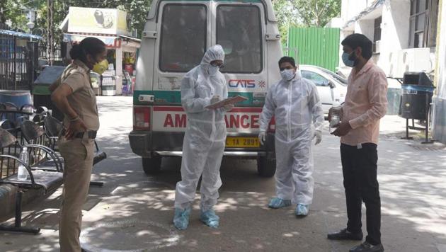 Despite India’s Covid-19 trajectory tapering slightly, it continues to be steeper compared to Asian peers such as Singapore, Japan, Indonesia, and Pakistan. India’s curve is flatter than that of several Western nations where the virus has claimed far more lives. (SONU MEHTA/HT PHOTO.) Despite India’s Covid-19 trajectory tapering slightly, it continues to be steeper compared to Asian peers such as Singapore, Japan, Indonesia, and Pakistan. India’s curve is flatter than that of several Western nations where the virus has claimed far more lives. (SONU MEHTA/HT PHOTO.)