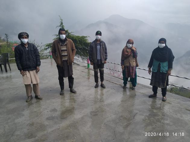 Deaf and mute villagers wearing masks in Dhadkai village of Doda district in Jammu and Kashmir on Saturday. (HT PHOTO) Deaf and mute villagers wearing masks in Dhadkai village of Doda district in Jammu and Kashmir on Saturday. (HT PHOTO)