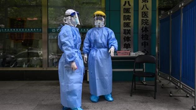 Medical workers are seen as they take swab samples from people to be tested for the Covid-19 novel coronavirus in Wuhan, China's central Hubei province on April 16, 2020.(AFP photo)