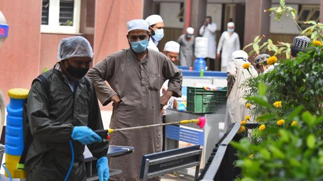 An NDMC municipal worker sprays disinfectant to sanitize an area in a government school being used as a quarantine centre for members of the Tablighi Jamaat Alami Markaz cluster in New Delhi. (Raj K Raj/HT PHOTO) An NDMC municipal worker sprays disinfectant to sanitize an area in a government school being used as a quarantine centre for members of the Tablighi Jamaat Alami Markaz cluster in New Delhi. (Raj K Raj/HT PHOTO)