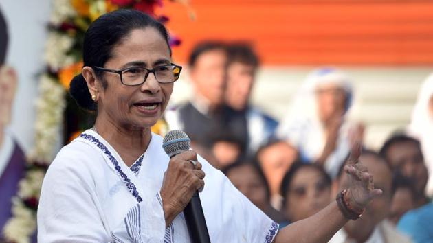 West Bengal Chief Minister said all jute industries can start production with 15% workforce and supply bags to states such as Punjab and Telangana. (Samir Jana / Hindustan Times) West Bengal Chief Minister said all jute industries can start production with 15% workforce and supply bags to states such as Punjab and Telangana. (Samir Jana / Hindustan Times)