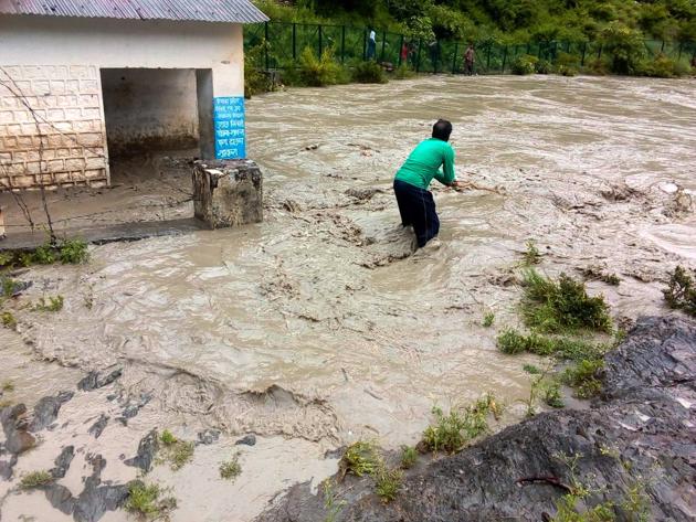 Increasing water levels, high silt content, strong currents and huge boulders are frustrating search attempts. (HT FILE PHOTO) Increasing water levels, high silt content, strong currents and huge boulders are frustrating search attempts. (HT FILE PHOTO)