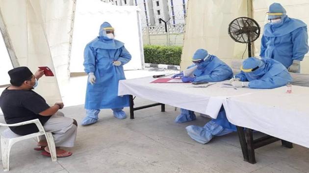 Army staff at the quarantine centre in Delhi’s Narela. Army took day-time charge of the facility on April 16. Army staff at the quarantine centre in Delhi’s Narela. Army took day-time charge of the facility on April 16.