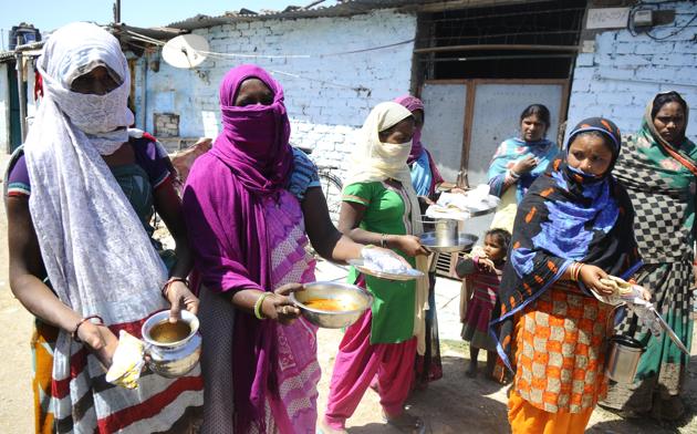 Even though several Good Samaritans are doing their best to ensure the underprivileged don’t go hungry, members of large families can still go without food. (HT File Photo) Even though several Good Samaritans are doing their best to ensure the underprivileged don’t go hungry, members of large families can still go without food. (HT File Photo)