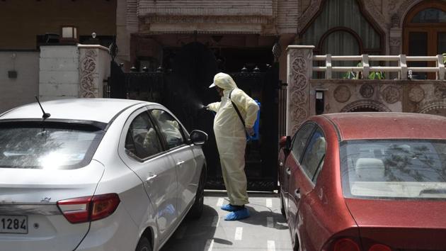 An East Delhi Municipal Corporation (EMCD) worker sprays disinfectant while sanitizing the Swasthya Vihar area during lockdown to check the spread of coronavirus in New Delhi, India, on Saturday, April 18, 2020. (Raj K Raj/HT PHOTO) An East Delhi Municipal Corporation (EMCD) worker sprays disinfectant while sanitizing the Swasthya Vihar area during lockdown to check the spread of coronavirus in New Delhi, India, on Saturday, April 18, 2020. (Raj K Raj/HT PHOTO)